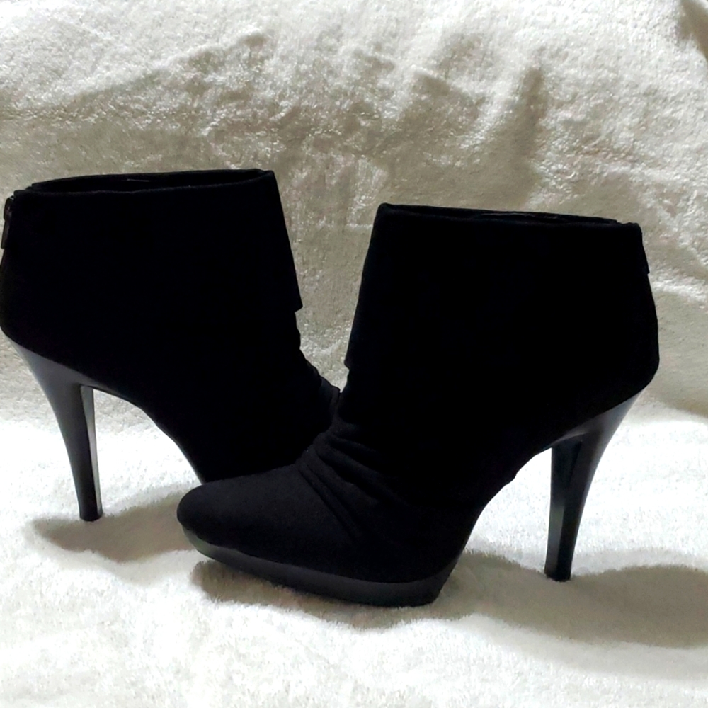 ❣HP❣Nine West Black 9M Booties